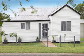 Quaint 2 bedroom fully furnished Cottage